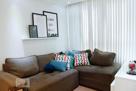 Sala de apartamento para alugar com 2 quartos, 43m² em Jardim Ubirajara (zona Sul), São Paulo