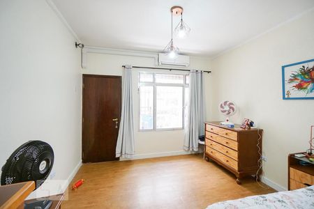 Casa à venda com 230m², 5 quartos e 2 vagas Casa à venda com 230m², 5 quartos e 2 vagasQuarto 05