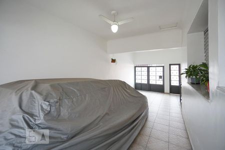 Casa à venda com 230m², 5 quartos e 2 vagas Casa à venda com 230m², 5 quartos e 2 vagasGaragem