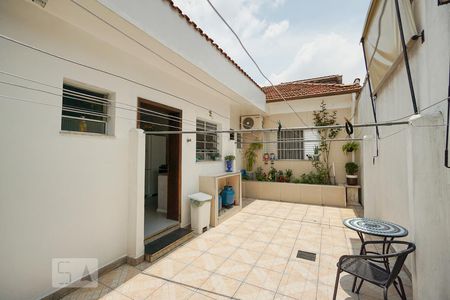 Casa à venda com 230m², 5 quartos e 2 vagas Casa à venda com 230m², 5 quartos e 2 vagasQuintal
