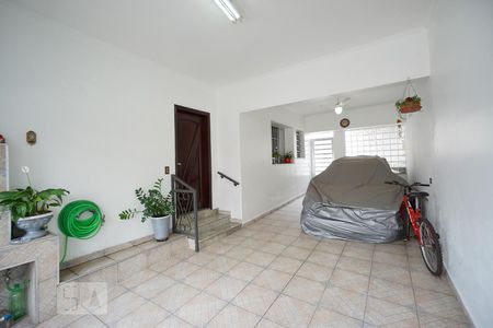 Casa à venda com 230m², 5 quartos e 2 vagas Casa à venda com 230m², 5 quartos e 2 vagasGaragem