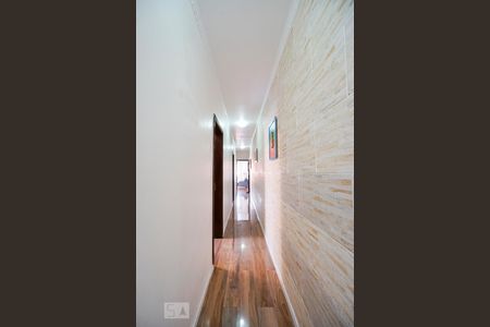 Casa à venda com 230m², 5 quartos e 2 vagas Casa à venda com 230m², 5 quartos e 2 vagasCorredor quartos