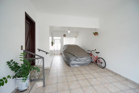 Casa à venda com 230m², 5 quartos e 2 vagas Casa à venda com 230m², 5 quartos e 2 vagasGaragem