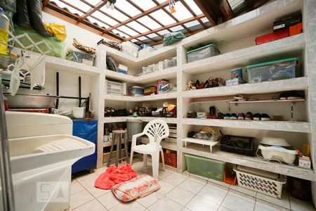 Casa à venda com 230m², 5 quartos e 2 vagas Casa à venda com 230m², 5 quartos e 2 vagasÁrea de serviço