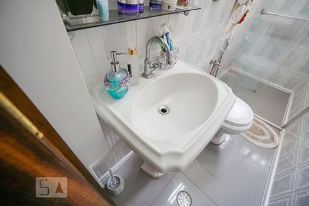 Casa à venda com 230m², 5 quartos e 2 vagas Casa à venda com 230m², 5 quartos e 2 vagasDetalhe banheiro social