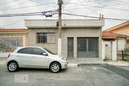 Casa à venda com 230m², 5 quartos e 2 vagas Casa à venda com 230m², 5 quartos e 2 vagasFachada