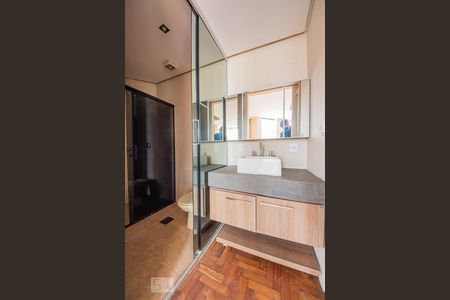Banheiro  de apartamento para alugar com 1 quarto, 70m² em Rio Branco, Porto Alegre