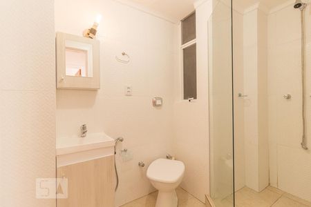 Banheiro de apartamento à venda com 2 quartos, 66m² em Petrópolis, Porto Alegre