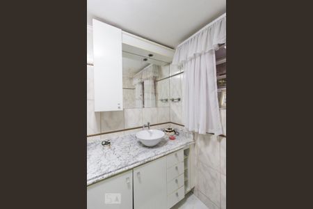 Casa à venda com 196m², 3 quartos e 2 vagasBanheiro