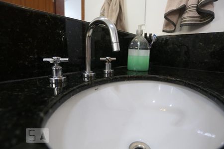 Casa para alugar com 500m², 5 quartos e 8 vagasBanheiro Social - Torneira