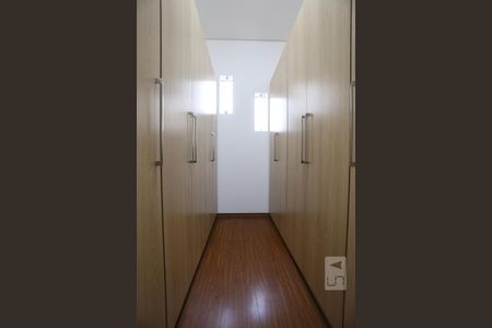 Casa para alugar com 500m², 5 quartos e 8 vagasCloset da Suíte 1