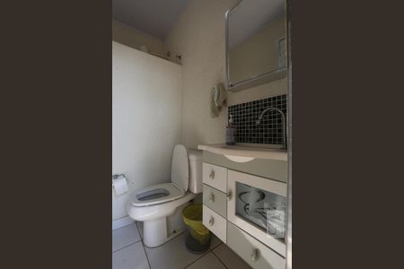 Casa para alugar com 500m², 5 quartos e 8 vagasBanheiro da Churrasqueira