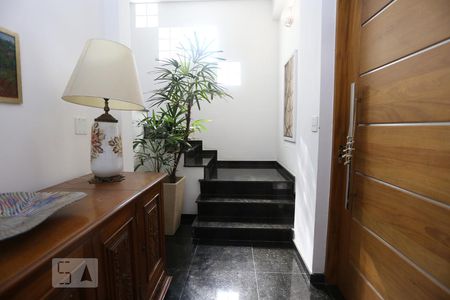 Casa para alugar com 500m², 5 quartos e 8 vagasEntrada