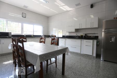 Casa para alugar com 500m², 5 quartos e 8 vagasCozinha