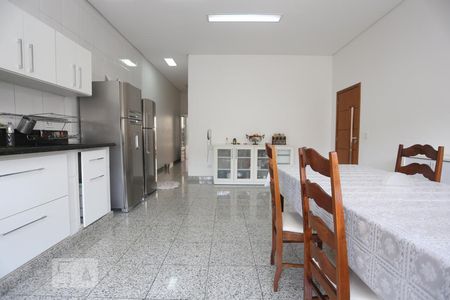 Casa para alugar com 500m², 5 quartos e 8 vagasCozinha