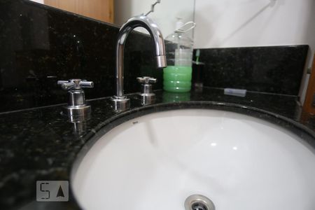 Casa para alugar com 500m², 5 quartos e 8 vagasBanheiro da Suíte 1 - Torneira