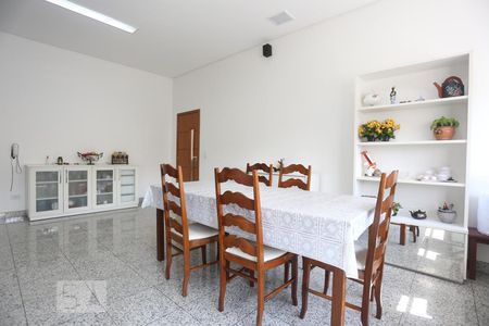 Casa para alugar com 500m², 5 quartos e 8 vagasCozinha