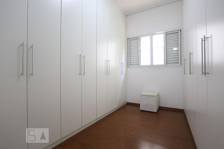Casa para alugar com 500m², 5 quartos e 8 vagasSuíte 2 - Closet