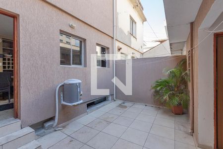Casa à venda com 220m², 3 quartos e 2 vagasQuintal