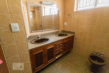 Banheiro 1 de apartamento para alugar com 3 quartos, 153m² em Pompeia, São Paulo