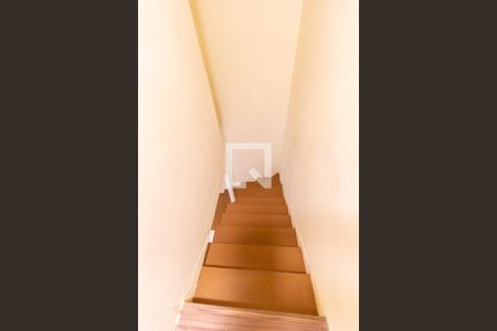 Casa à venda com 80m², 2 quartos e 1 vagaEscada