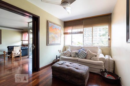 Sala de TV de apartamento à venda com 4 quartos, 183m² em Sumaré, São Paulo