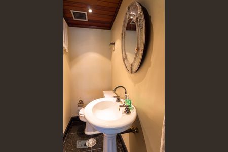 Lavabo de apartamento à venda com 4 quartos, 183m² em Sumaré, São Paulo