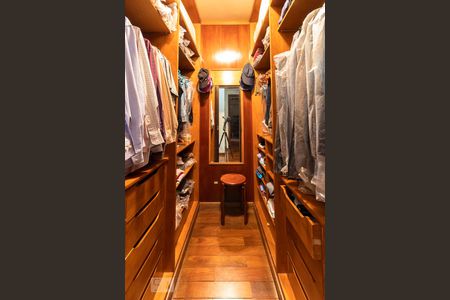 Apartamento à venda com 183m², 4 quartos e 3 vagasSuíte 1 - Closet