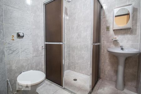 Banheiro Social de casa à venda com 3 quartos, 200m² em Vila Anglo Brasileira, São Paulo