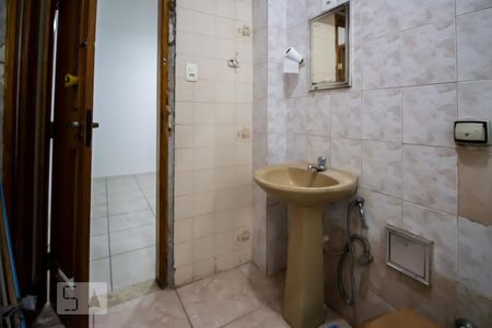 Apartamento à venda com 64m², 3 quartos e sem vagaBanheiro