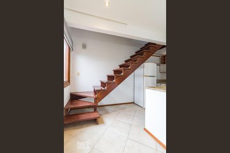 Escada de apartamento para alugar com 1 quarto, 30m² em Petrópolis, Porto Alegre