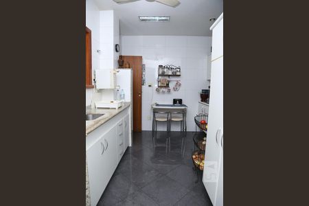 Apartamento à venda com 170m², 4 quartos e 2 vagasCozinha