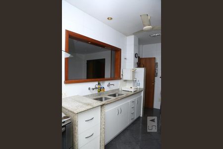 Apartamento à venda com 170m², 4 quartos e 2 vagasCozinha