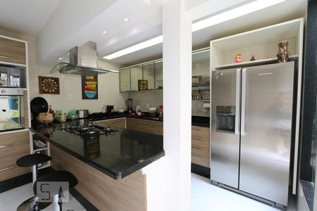 Casa à venda com 221m², 3 quartos e 2 vagasCozinha - Armários