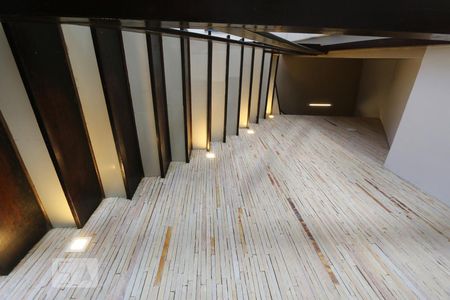 Casa à venda com 221m², 3 quartos e 2 vagasEscada