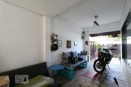 Casa à venda com 221m², 3 quartos e 2 vagasQuintal