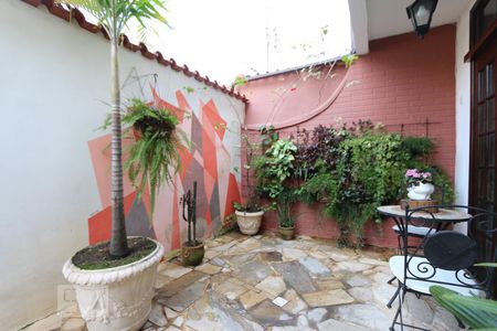 Casa à venda com 221m², 3 quartos e 2 vagasQuintal