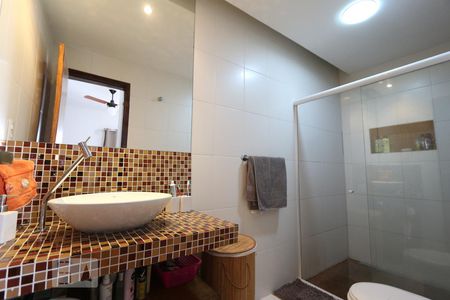 Banheiro suite  de casa à venda com 3 quartos, 221m² em Pechincha, Rio de Janeiro