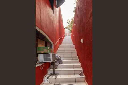 Casa à venda com 630m², 6 quartos e 5 vagasEscada externa