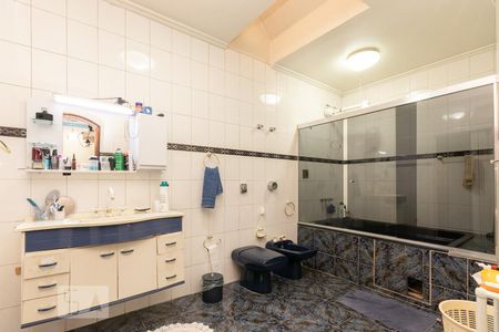 Casa à venda com 630m², 6 quartos e 5 vagasBanheiro suíte 2