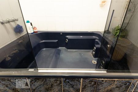 Casa à venda com 630m², 6 quartos e 5 vagasBanheiro suíte 2