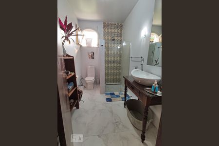 Casa à venda com 269m², 4 quartos e 2 vagas Casa à venda com 269m², 4 quartos e 2 vagasBanheiro