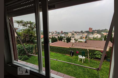 Casa à venda com 269m², 4 quartos e 2 vagas Casa à venda com 269m², 4 quartos e 2 vagasVista