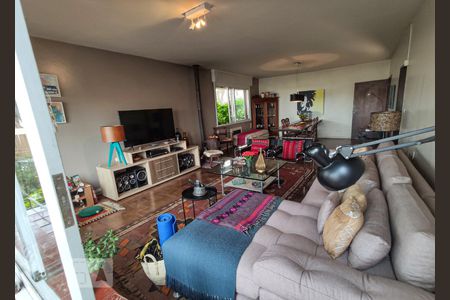 Casa à venda com 269m², 4 quartos e 2 vagas Casa à venda com 269m², 4 quartos e 2 vagasDetalhe Sala