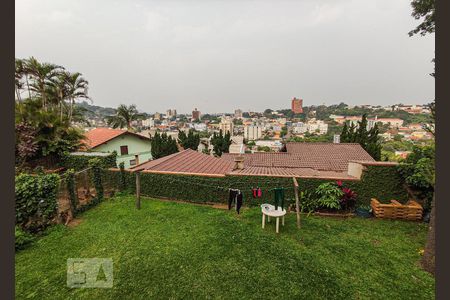 Casa à venda com 269m², 4 quartos e 2 vagas Casa à venda com 269m², 4 quartos e 2 vagasVista