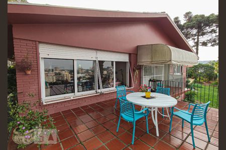 Casa à venda com 269m², 4 quartos e 2 vagas Casa à venda com 269m², 4 quartos e 2 vagasSacada