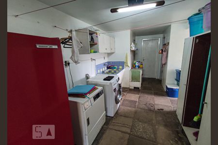 Casa à venda com 269m², 4 quartos e 2 vagas Casa à venda com 269m², 4 quartos e 2 vagasLavanderia