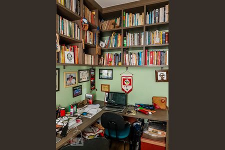 Apartamento à venda com 196m², 4 quartos e 2 vagasQuarto