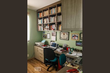 Apartamento à venda com 196m², 4 quartos e 2 vagasQuarto