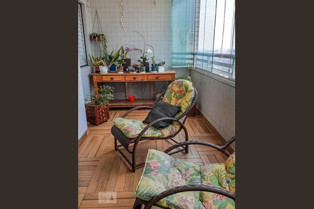 Apartamento à venda com 196m², 4 quartos e 2 vagasVaranda